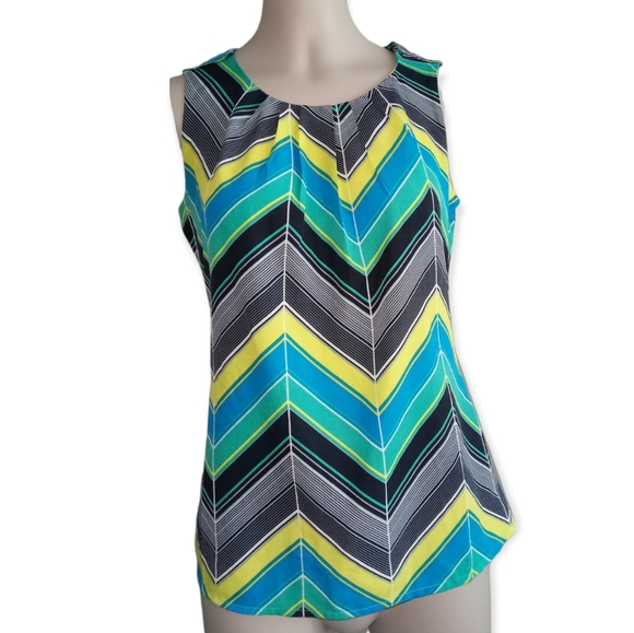 Banana Republic Tops - BANANA REPUBLIC geometric print top size extra small